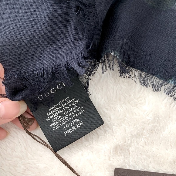 NWT Authentic Gucci Signature Floral Prints Large Shawl Scarf Silk Blend - Picture 8 of 12